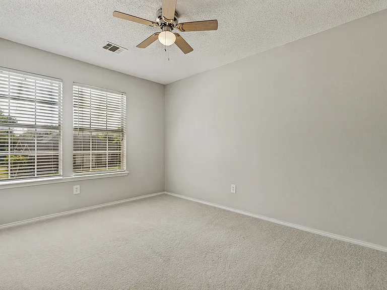 3900 Columbus Dr — Photo 27