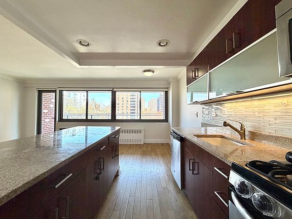 4th image of 120 W 97th St APT 5L