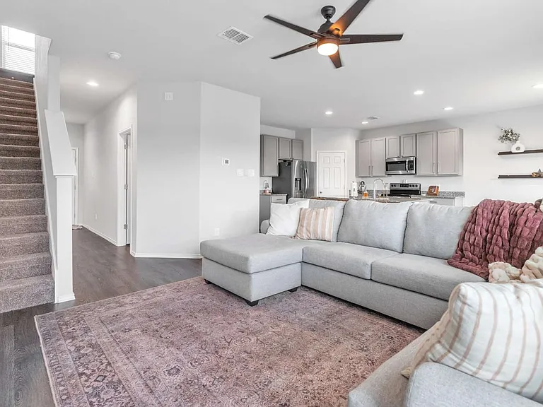 610 Pleasanton Way — Photo 14