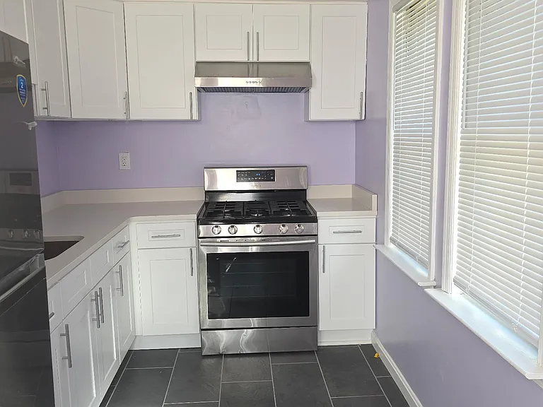11 Victor Ave — Photo 2