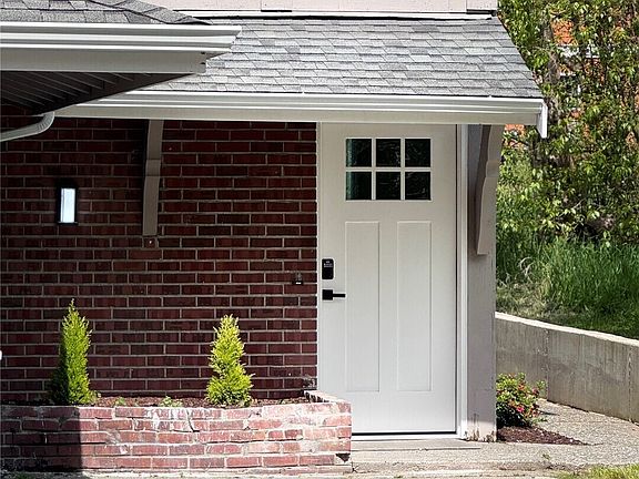 2nd image of 13912 SE Newport Way