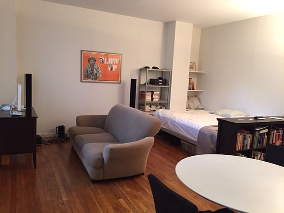 3rd image of 104 W 70th St APT 2E