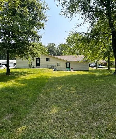 37 Joan Dr — Photo 6