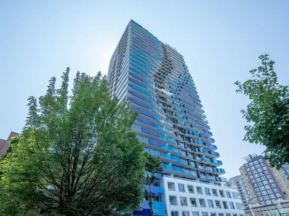 5058 Joyce St #2103, Vancouver, BC V5R 4G3