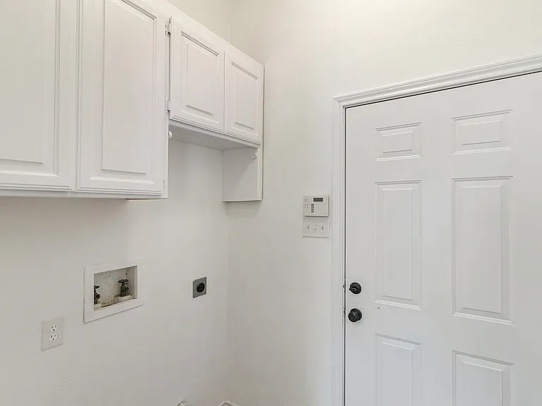 6561 Calmont Ave — Photo 4