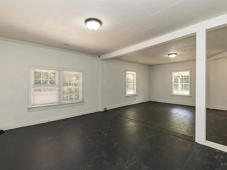 930 Elm St — Photo 18