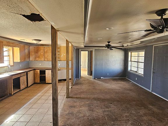 3rd image of 402 N Donley Ave