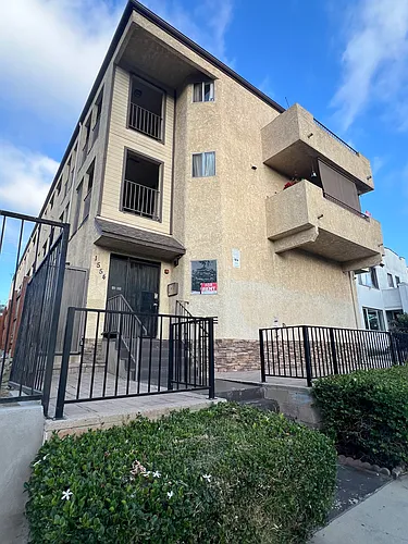 1554 Pine Ave Photo 1