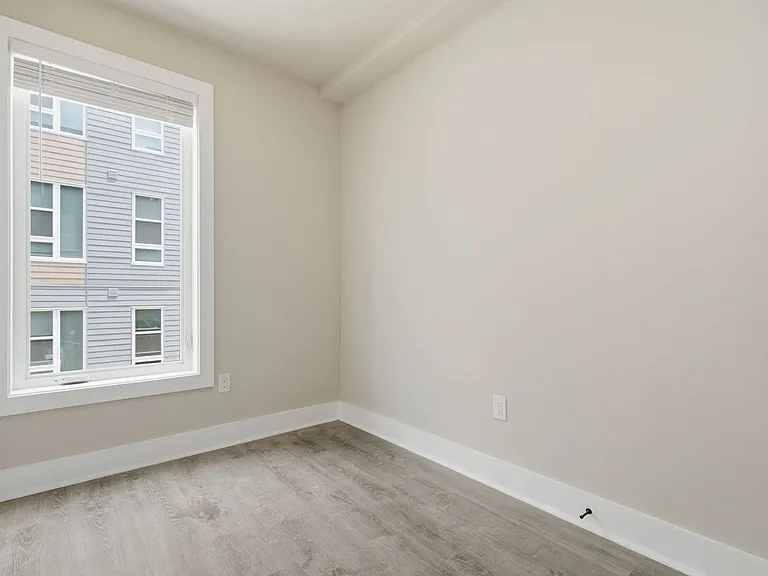 727 16th St NE — Photo 66
