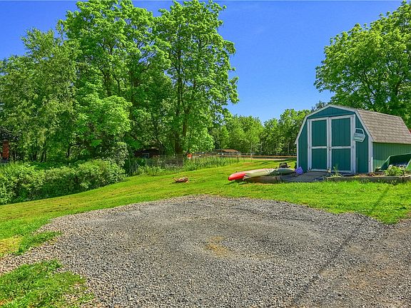 5th image of 1133 Rosannah St