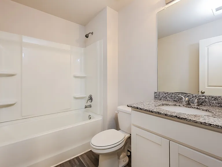 161 Queens Cir — Photo 13