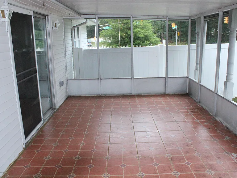 254 Admiral Ave — Photo 12
