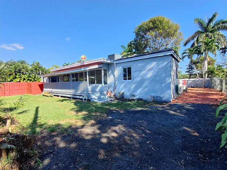 733 NE 18th Ave — Photo 84
