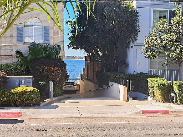 3835 Riviera Dr #A — Photo 3