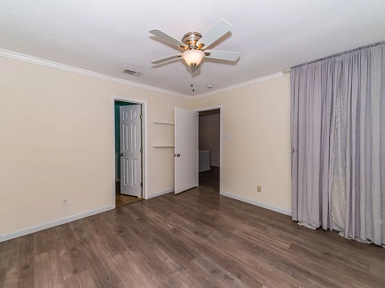 8110 Scottshill — Photo 15