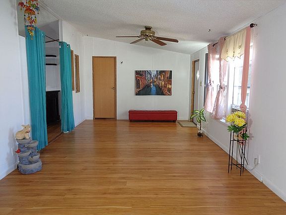 3rd image of 1073 Sand Creek Dr
