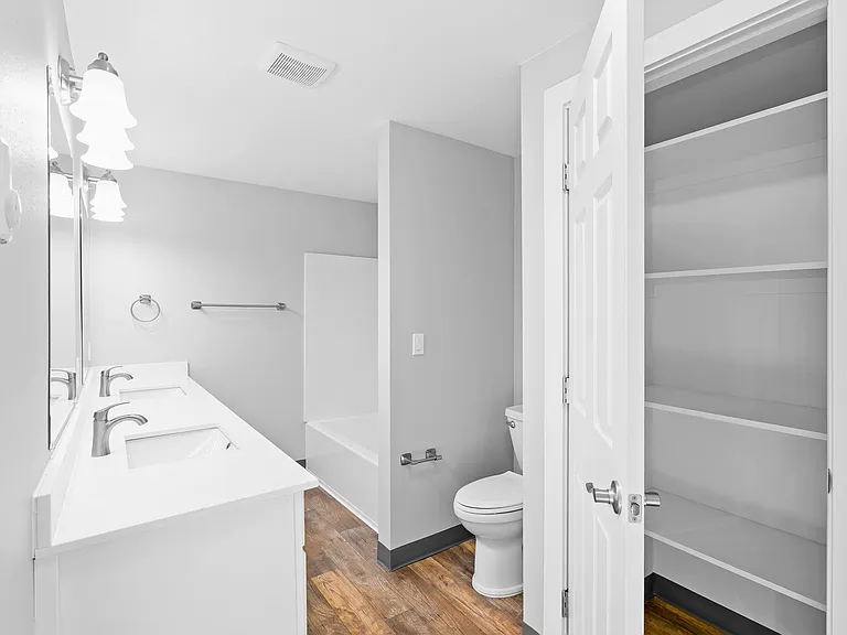 Cascade Park Apartments — Photo 8