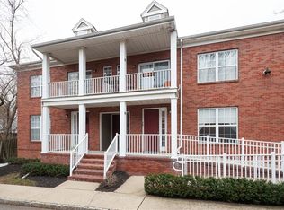 38 Central Square Park #38, Metuchen, NJ 08840