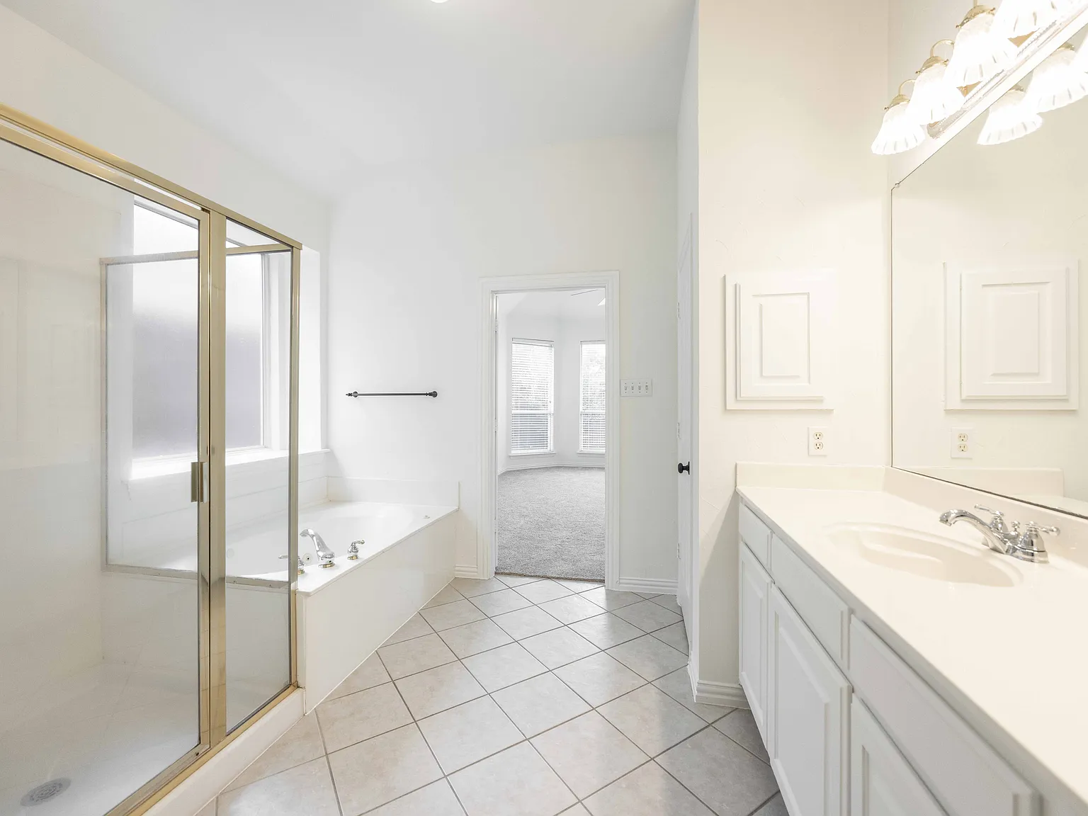 4 bed, 4.5 bath, 3241 sqft, $3,300 — Photo 2