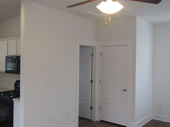 4th image of 907 Banyon St #B