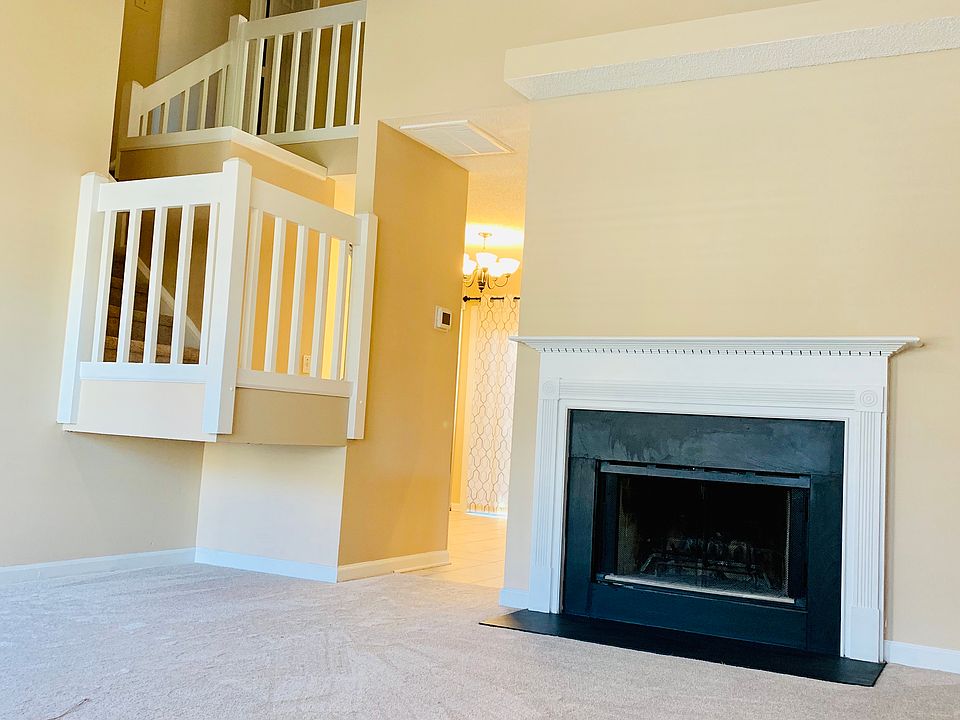Living room(Main level)