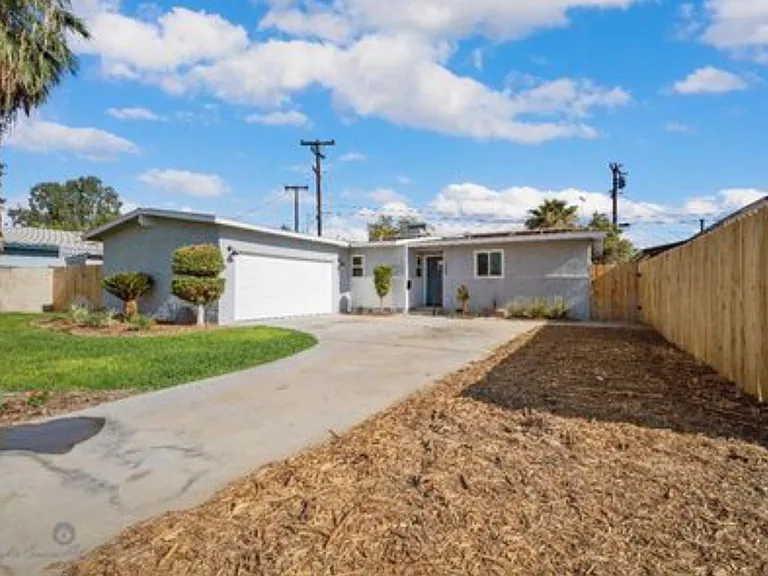 1400 Carson Ave — Photo 9