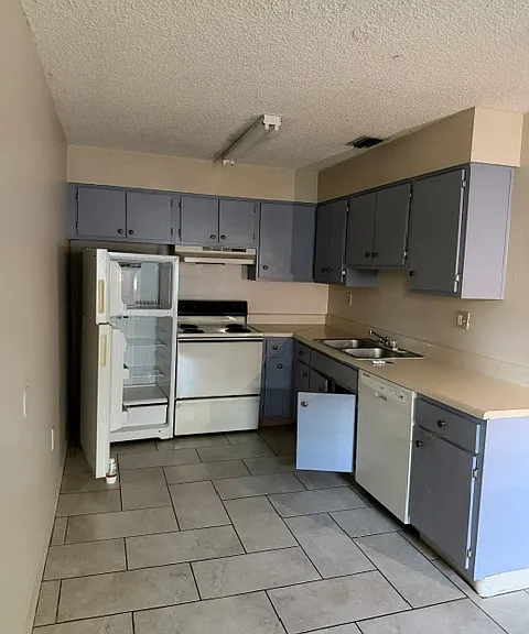5221 S Bayshore Blvd #54 — Photo 8