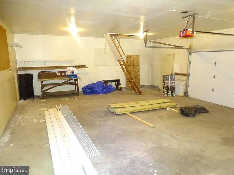 449 E Street Rd — Photo 33