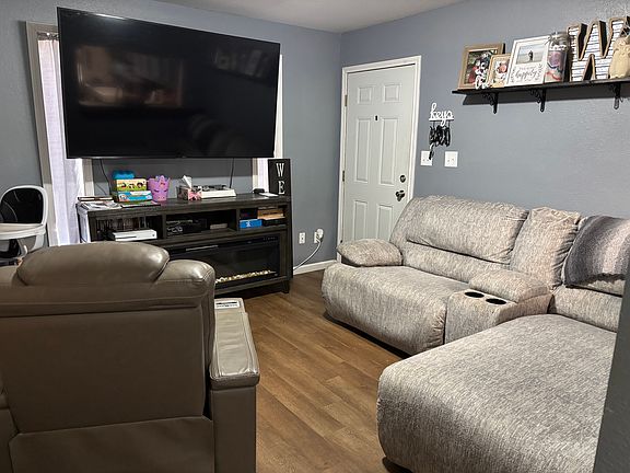3rd image of 1508 Young St