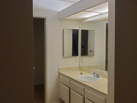 4th image of 6956 Park Mesa Way Unit 15