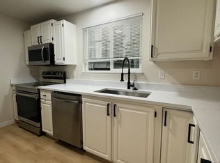 9522 8th Ave NW APT B, Seattle, WA 98117