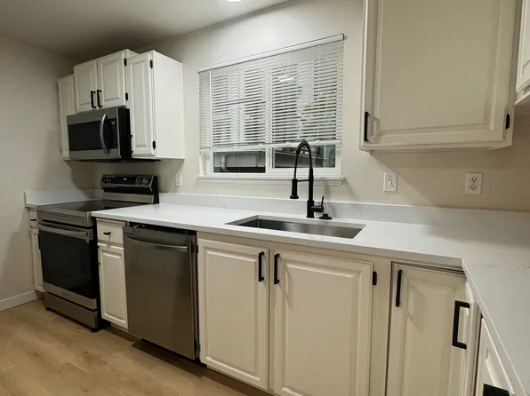 9522 8th Ave NW APT B, Seattle, WA 98117