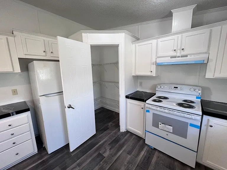 905 Edgar Ct — Photo 7