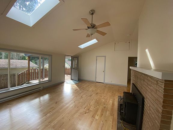 4th image of 26145 Marshall Ln NE