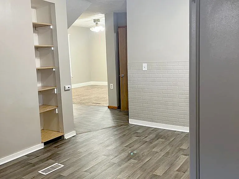 816 Avenue A — Photo 2