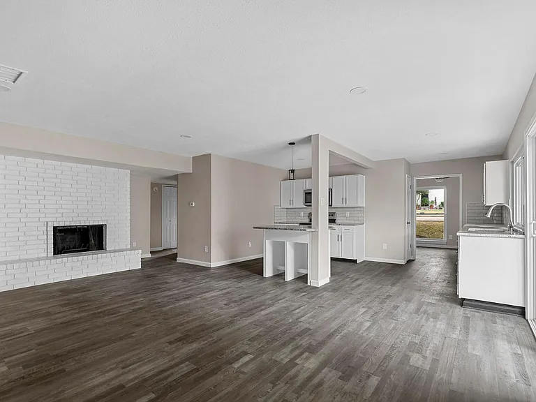 4904 Watkins Dr — Photo 6