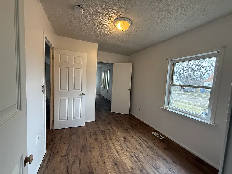 3626 Harriet St — Photo 3