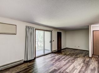 876 Helen St APT 5, Prescott, WI 54021