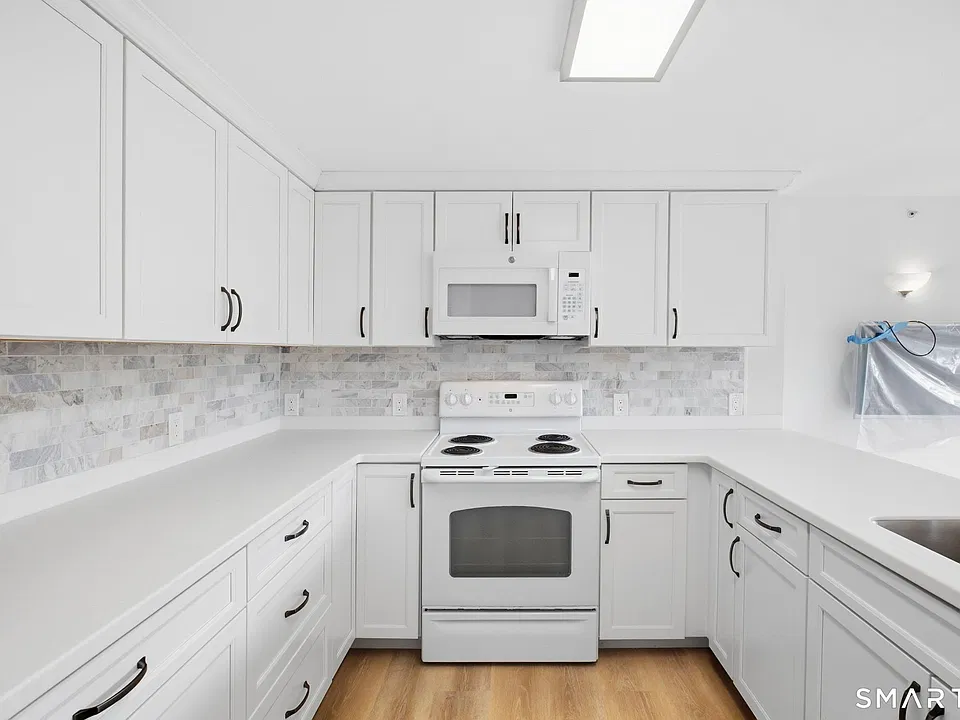 3250 Fairfield Ave #224