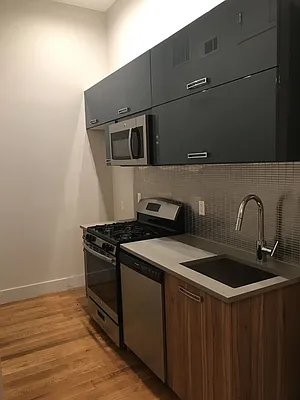 Rented by Manhattan Management LLC | media 2