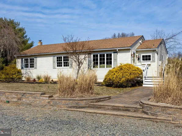 898 Pinehurst Rd, New Egypt, NJ 08533