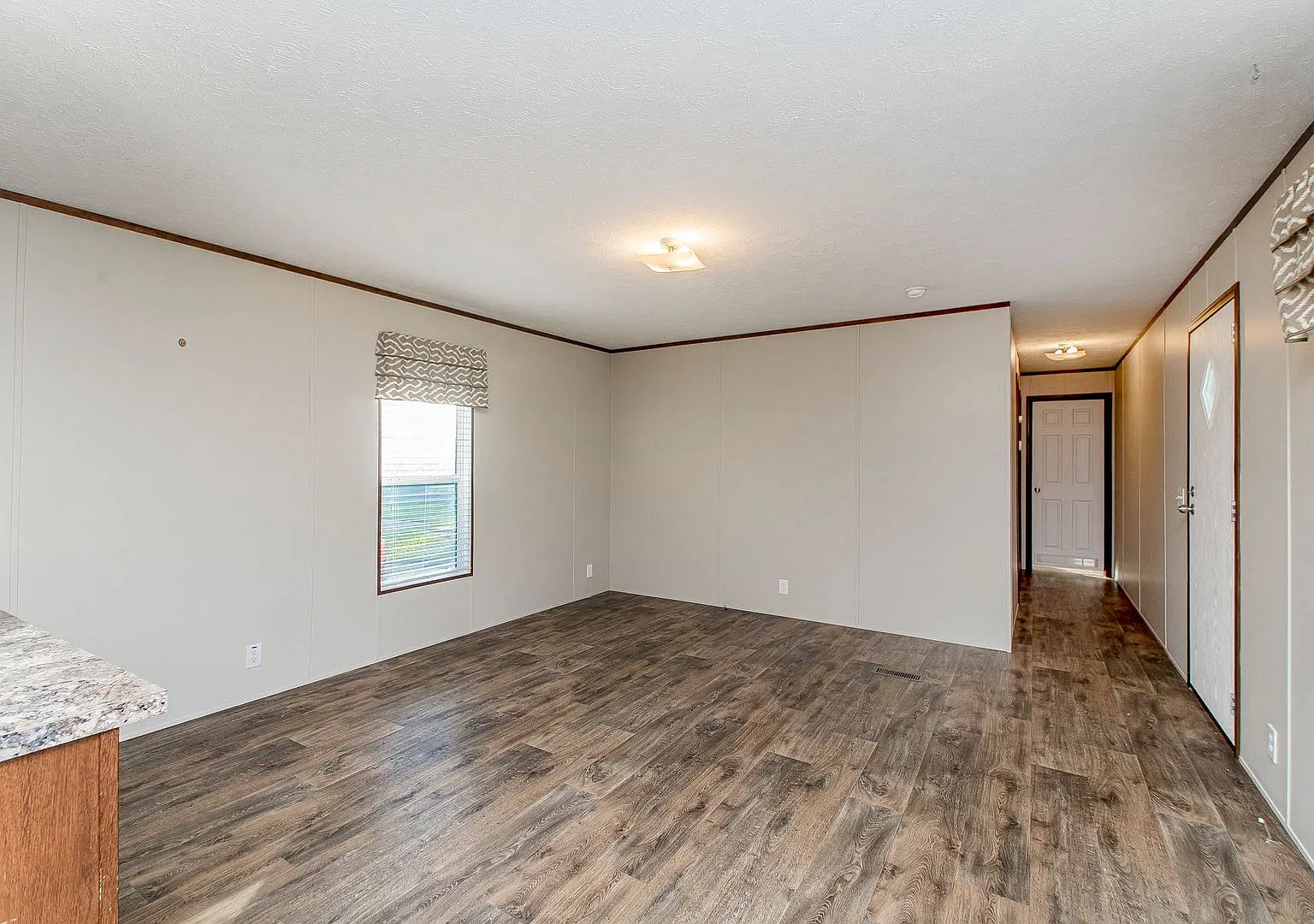 Located off of Strawberry Lane in Albany! Cozy 3-Bed, 2-Bathroom Trailer Home for Rent! — Photo 4