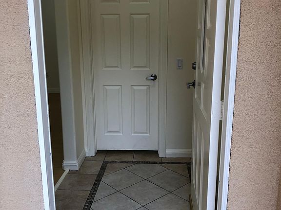 4th image of 1378 E Garfield Ave