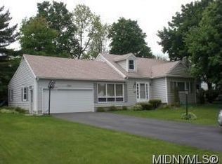 14 Canterbury Rd, New Hartford, NY 13413