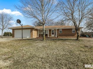 18766 Van Ave, Virden, IL 62690