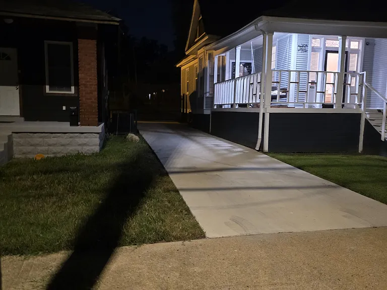 911 Polk Ave — Photo 32