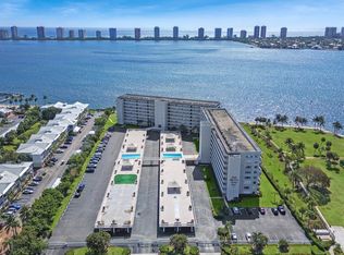 801 Lake Shore Dr APT 204, Lake Park, FL 33403