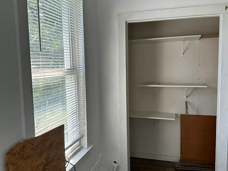 2121 N Prospect Rd — Photo 14