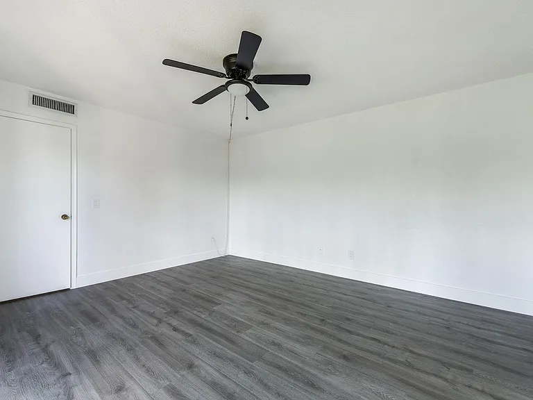 471 Kirk Rd #D — Photo 16