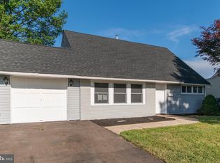 54 Ironwood Rd, Levittown, PA 19057